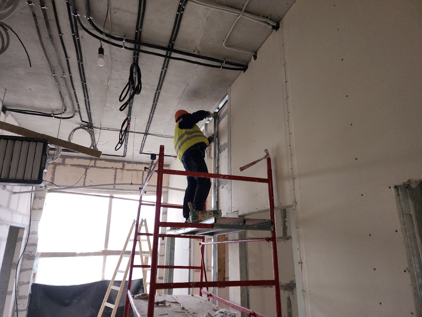 Чехов, улица Мира,детская поликлиника, строительство,  внутренняя отделка, остекление, фасадные работы, комиссия, проверка, глава округа михаил собакин, госпрограмма московской области,