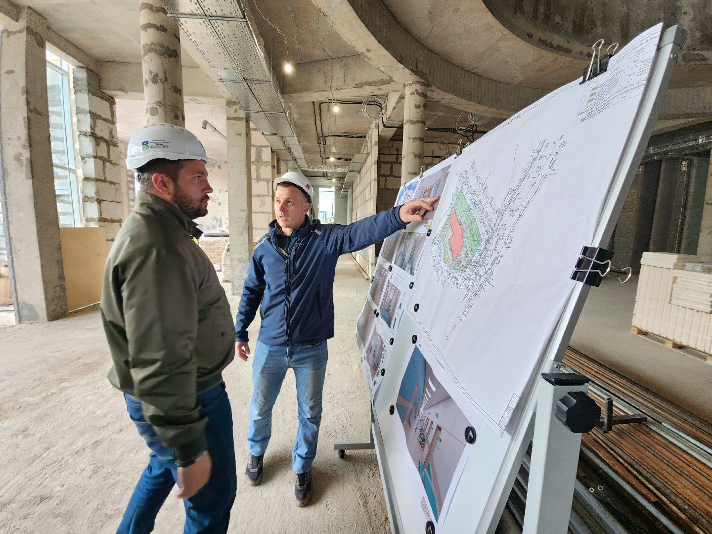 Чехов, улица Мира,детская поликлиника, строительство,  внутренняя отделка, остекление, фасадные работы, комиссия, проверка, глава округа михаил собакин, госпрограмма московской области,