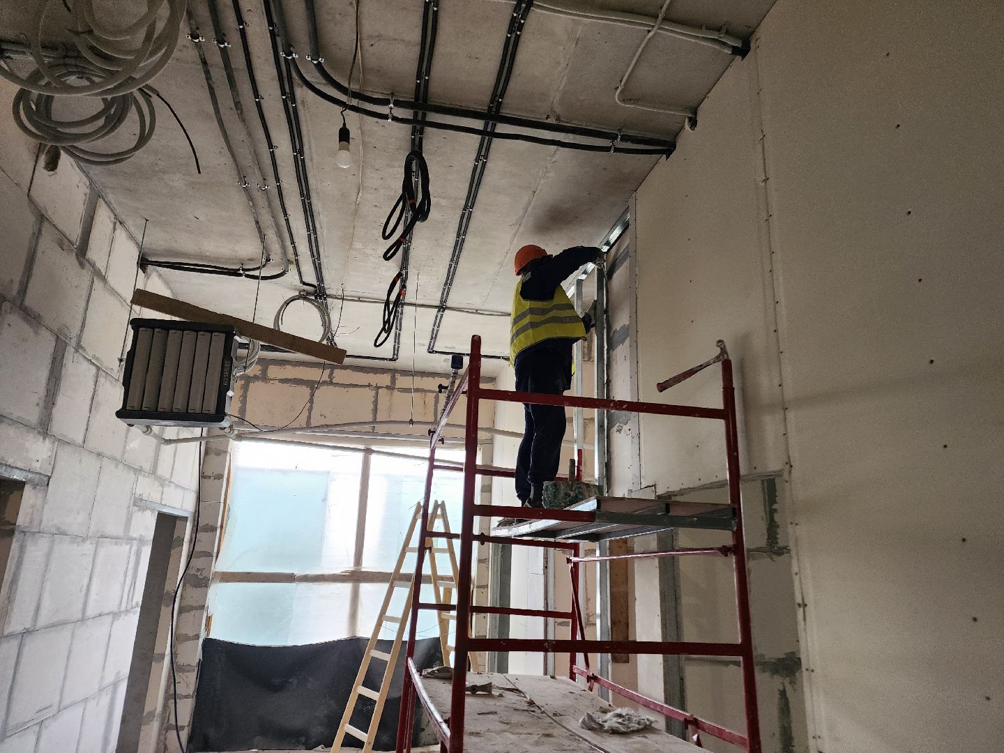 Чехов, улица Мира,детская поликлиника, строительство,  внутренняя отделка, остекление, фасадные работы, комиссия, проверка, глава округа михаил собакин, госпрограмма московской области,