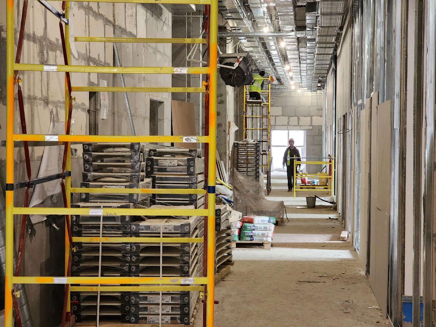 Чехов, улица Мира,детская поликлиника, строительство,  внутренняя отделка, остекление, фасадные работы, комиссия, проверка, глава округа михаил собакин, госпрограмма московской области,