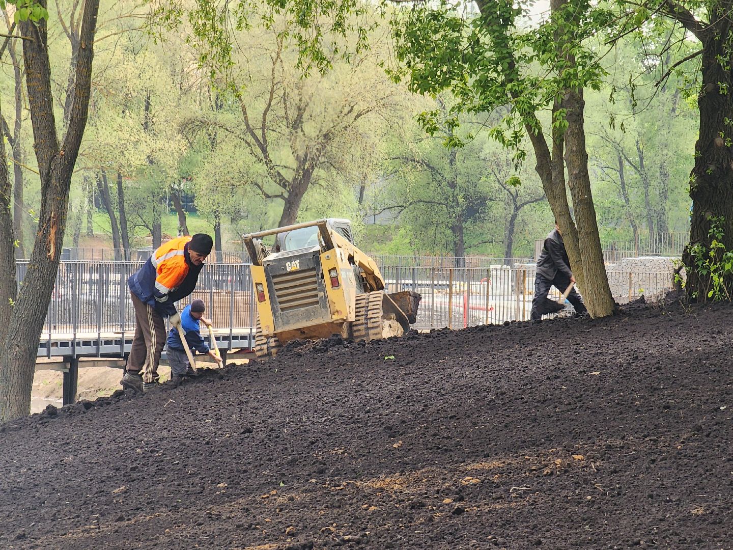 Чехов, улица Береговая, набережная реки теребенка, благоустройство, реконструкция, земляные работы, плодородный грунт, озеленение, госпрограмма московской области,