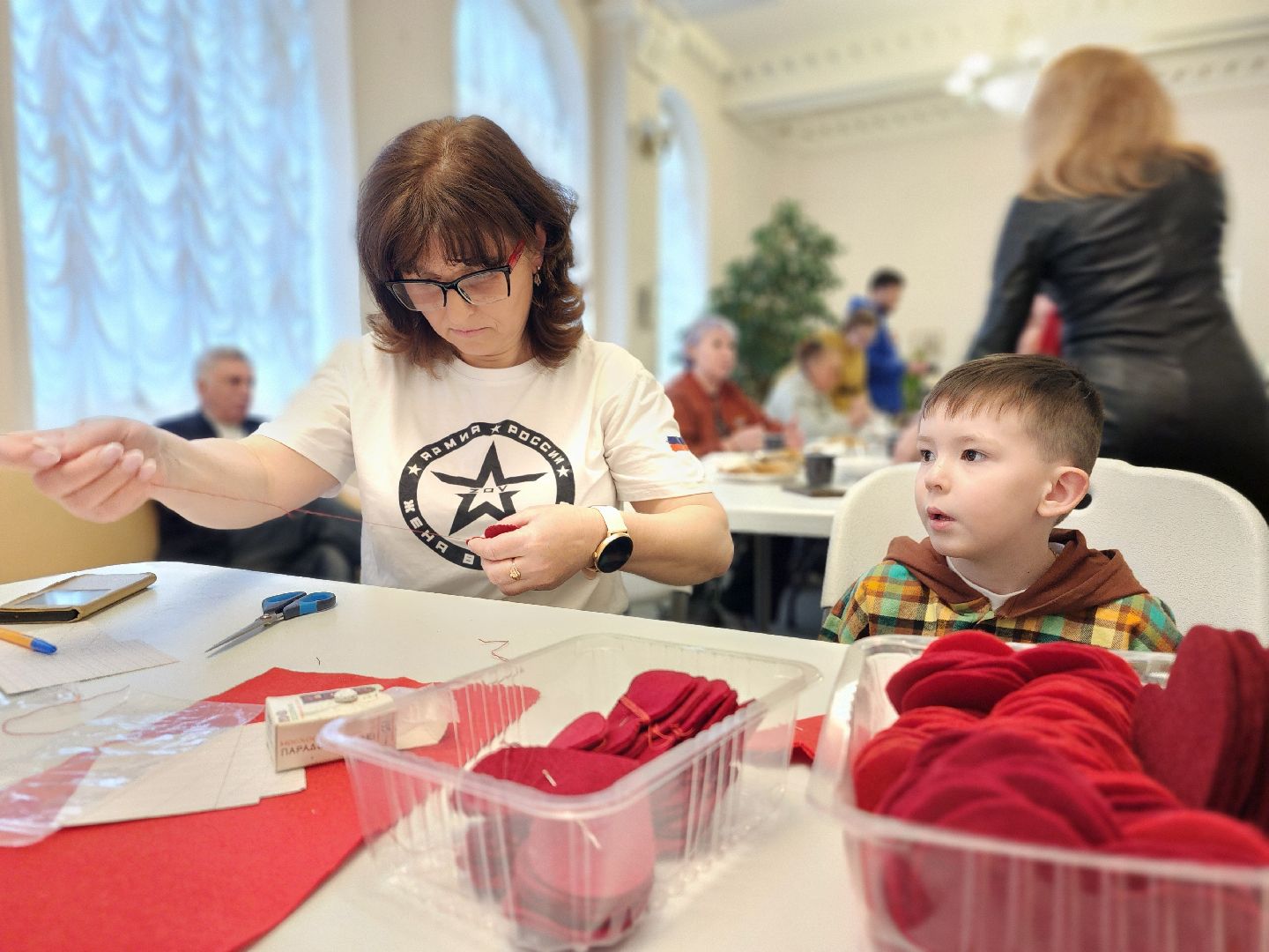 фрязино, окопные свечи, мастер-класс, сво, волонтеры, жены героев,