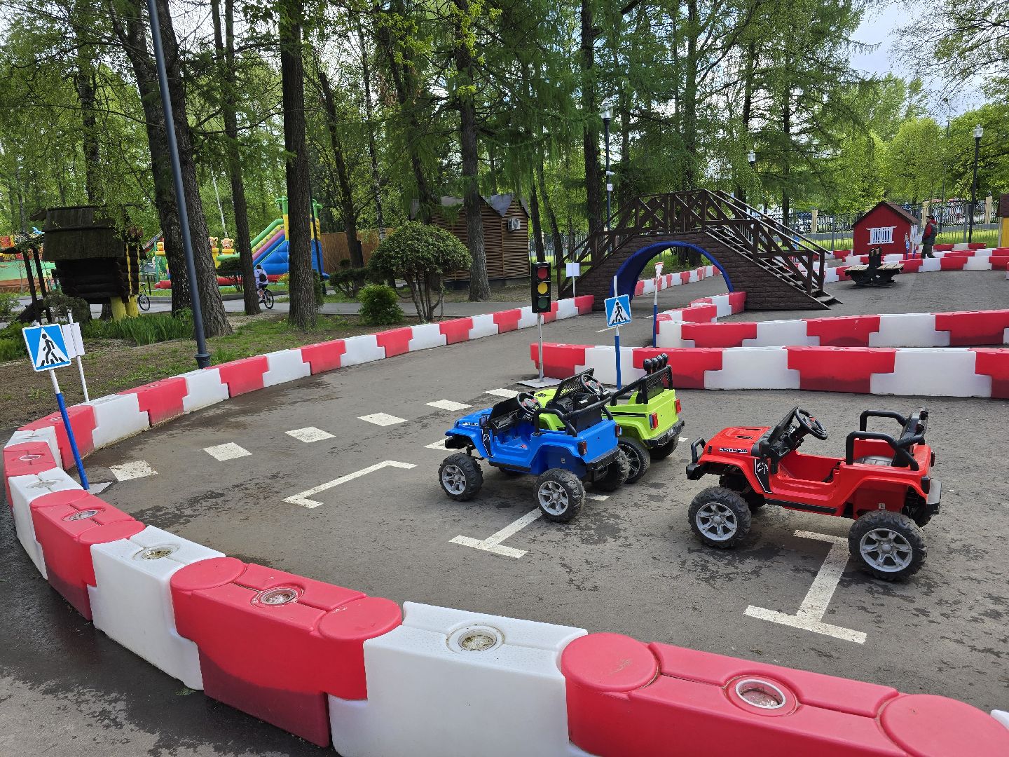 Коломна, аттракционы, парк мира в коломне,парк аттракционов,