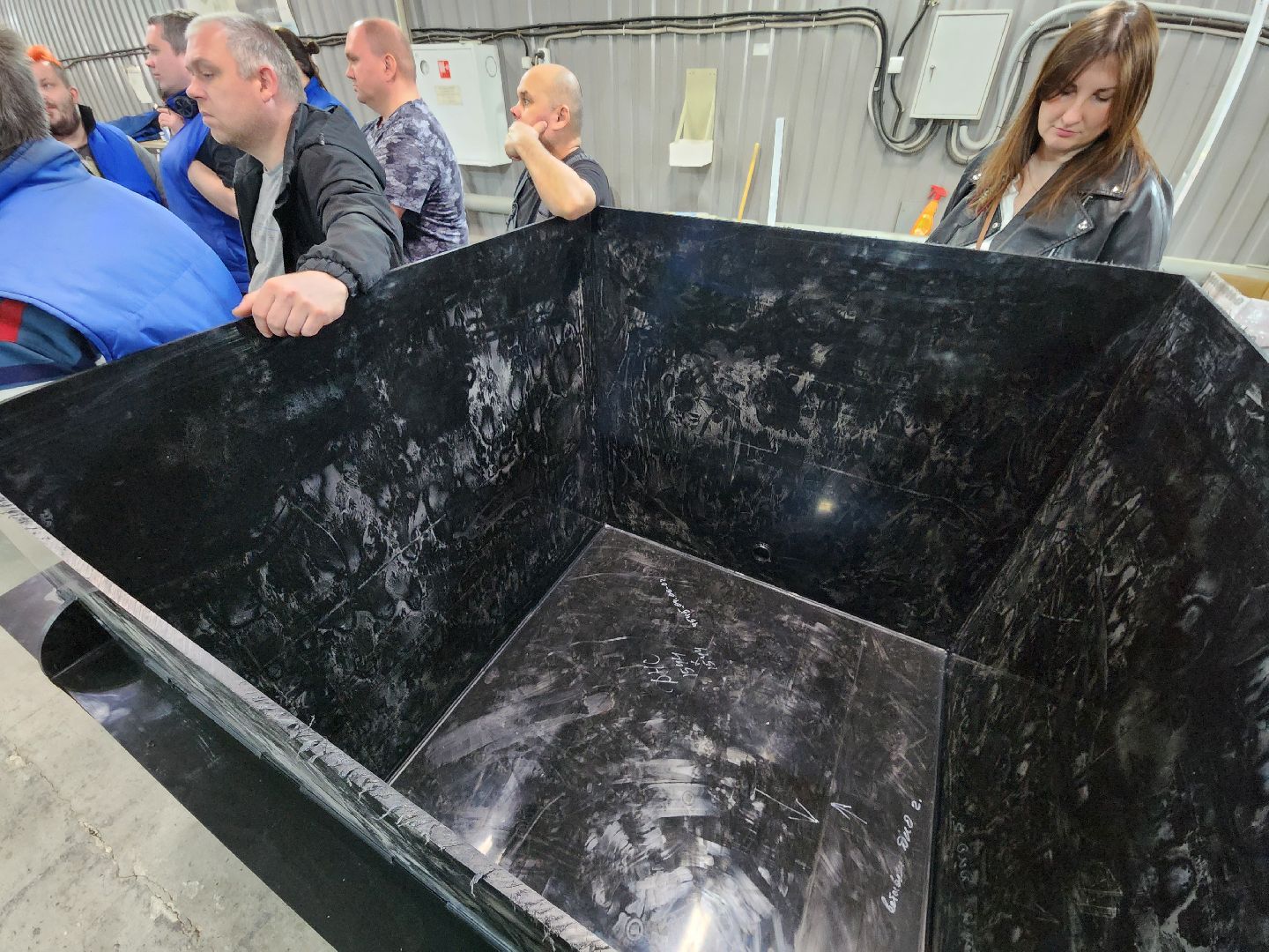 Чехов, деревня Сергеево, завод ПолимерИзделия, производственная компания, пластиковые изделия, промышленность, ванны, емкости, системы вентиляции, объемы производства,