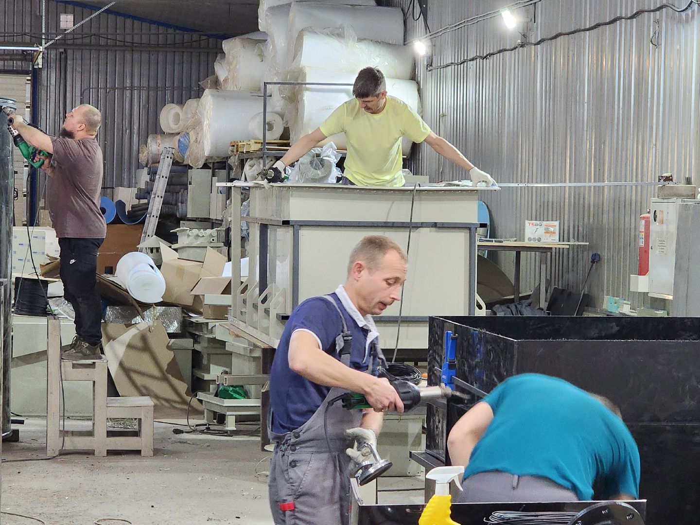 Чехов, деревня Сергеево, завод ПолимерИзделия, производственная компания, пластиковые изделия, промышленность, ванны, емкости, системы вентиляции, объемы производства,