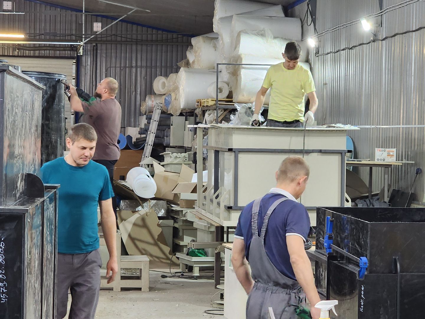 Чехов, деревня Сергеево, завод ПолимерИзделия, производственная компания, пластиковые изделия, промышленность, ванны, емкости, системы вентиляции, объемы производства,