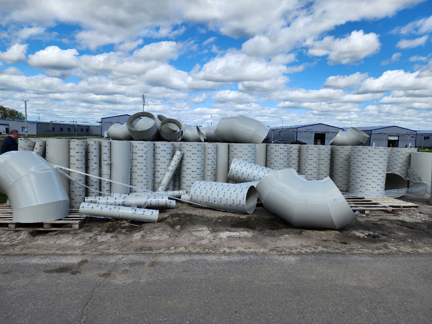 Чехов, деревня Сергеево, завод ПолимерИзделия, производственная компания, пластиковые изделия, промышленность, ванны, емкости, системы вентиляции, объемы производства,