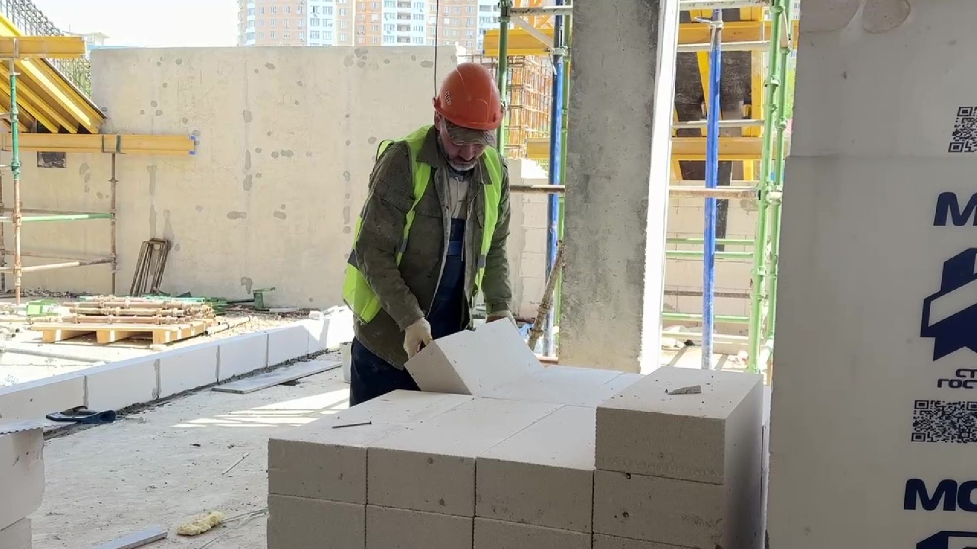 реутов, строительство, футбольное поле, академия акинфеева и чанова,