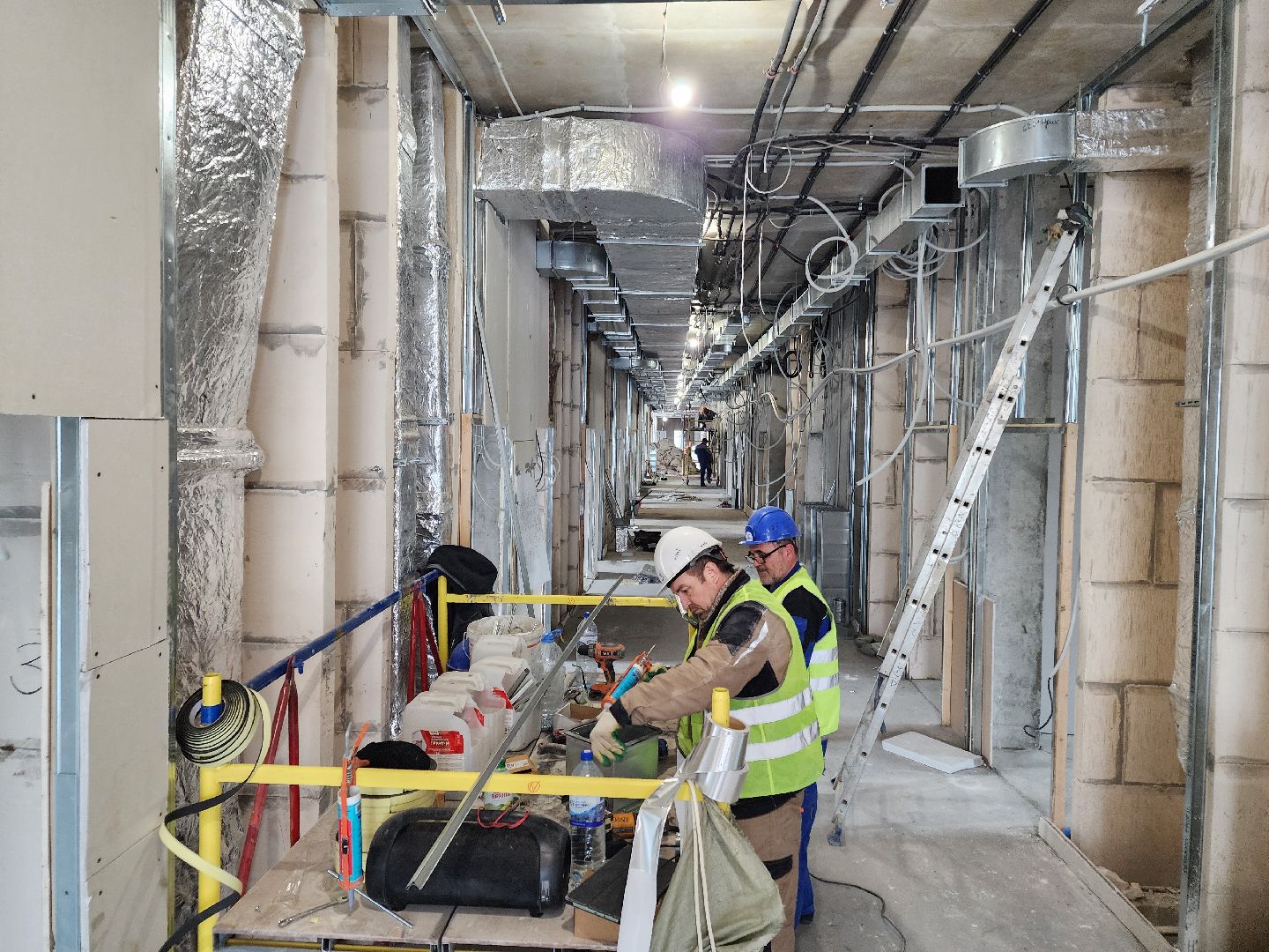 Чехов, улица Мира, детская поликлиника, строительство, инженерные сети, инженерные коммуникации, прокладка сетей, вентиляция, кондиционирование, отопление, водоснабжение, слаботочные сети, слаботочные системы, губернатор московской области, госпрограмма московской области,