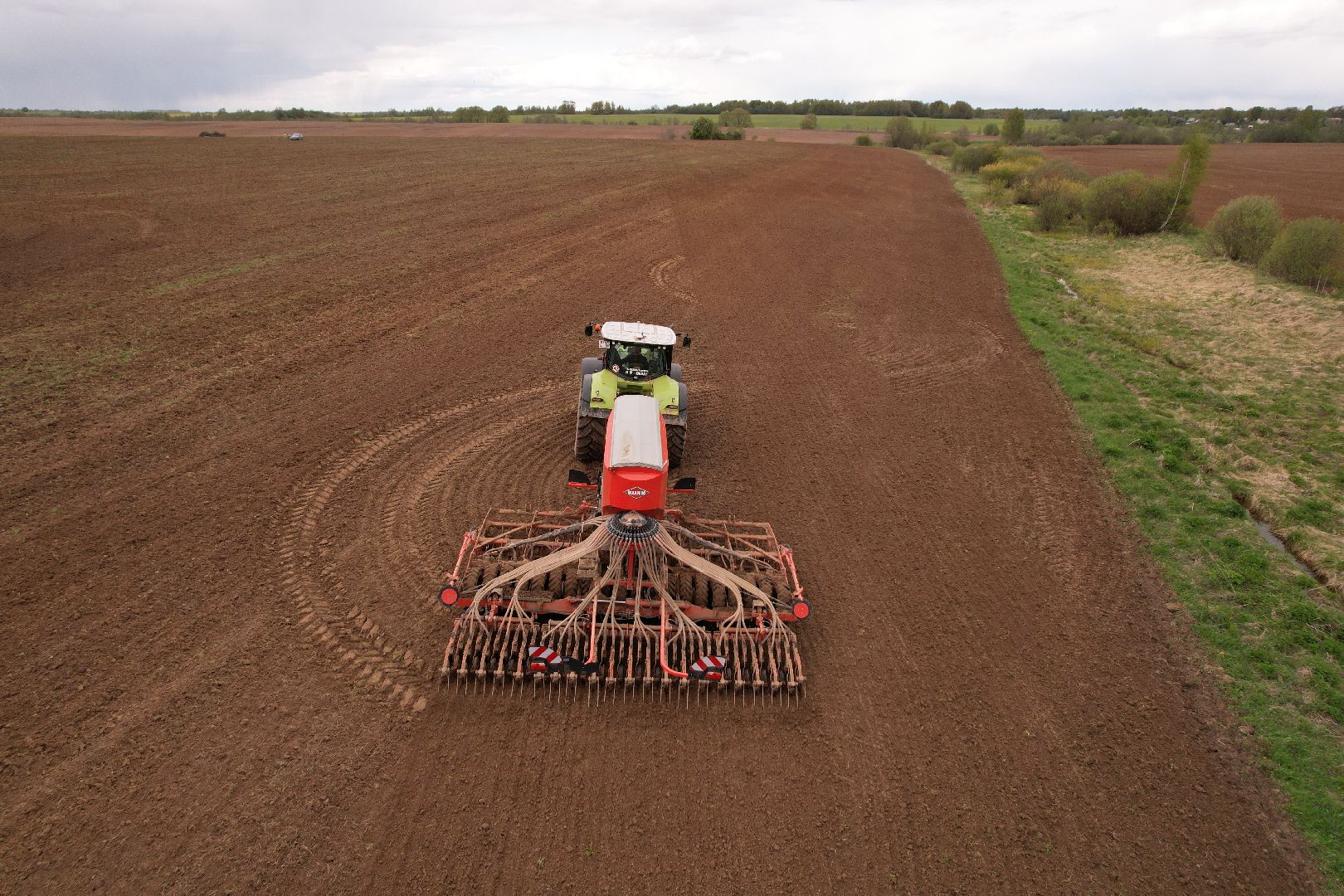 видео с коптера,  посев ярового рапса, Агрокомплекс в шаховском , посевная,