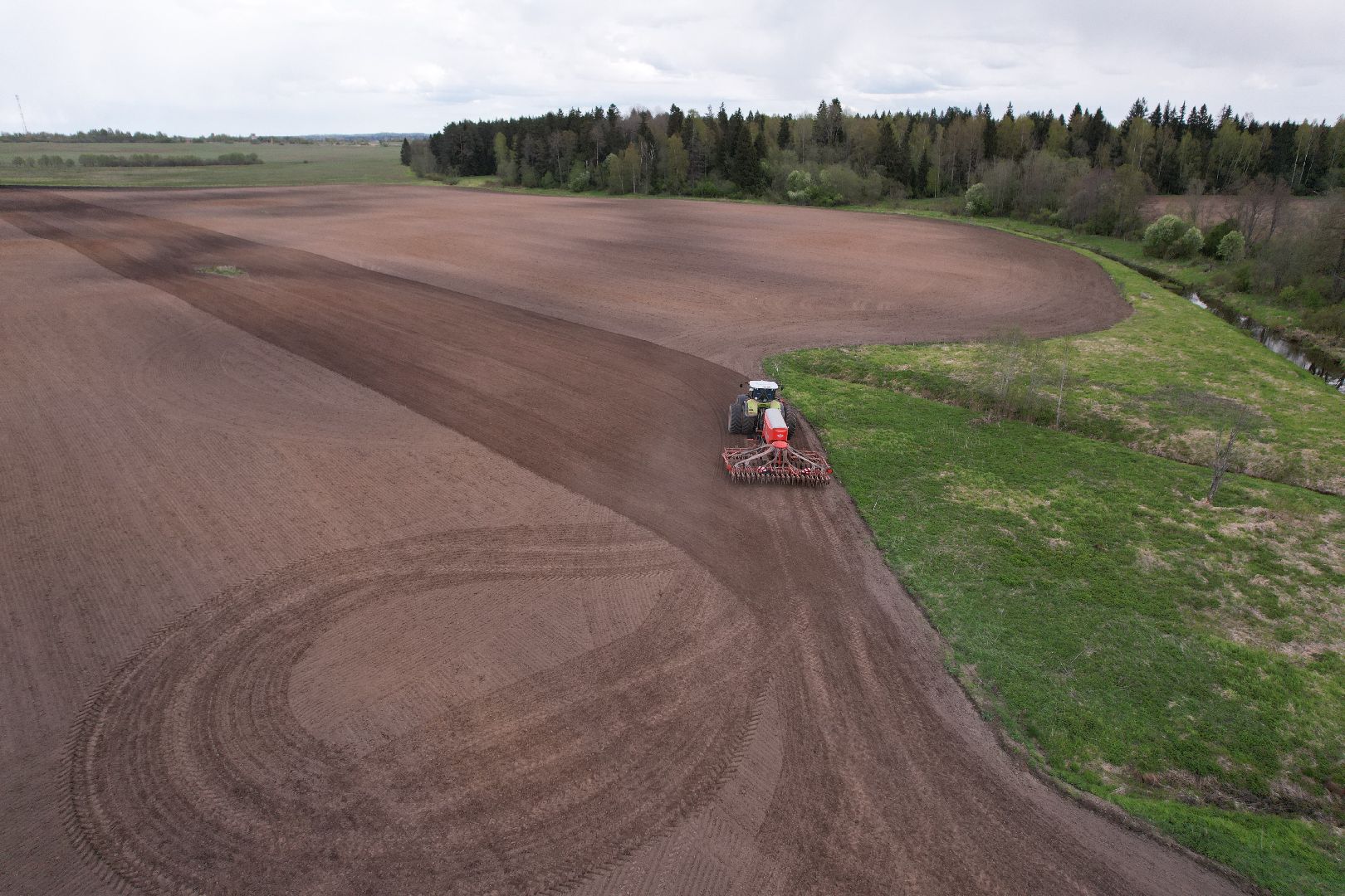 видео с коптера, посевная в шаховской, посев кукурузы,