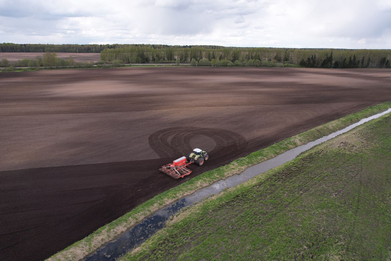 видео с коптера, посевная в шаховской, посев кукурузы,