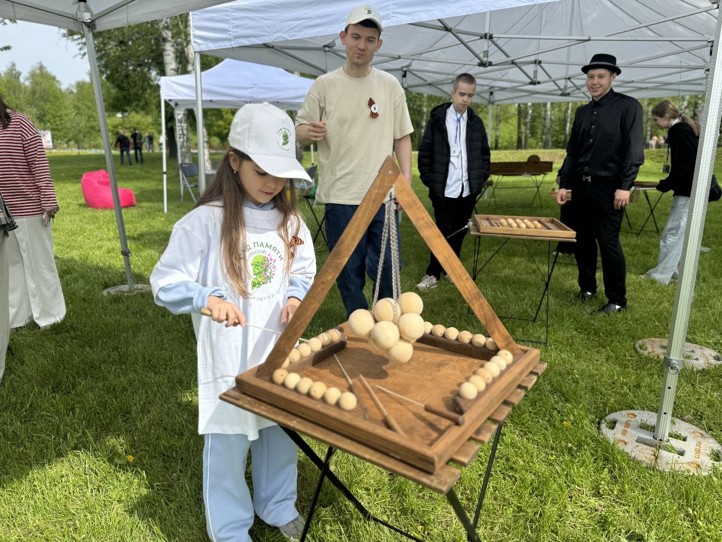 высадка деревьев, ленинский городской округ, сад памяти, возложение цветов,
