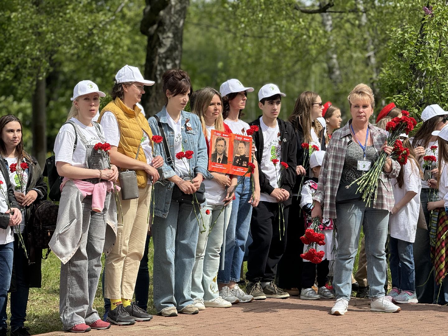 высадка деревьев, ленинский городской округ, сад памяти, возложение цветов,