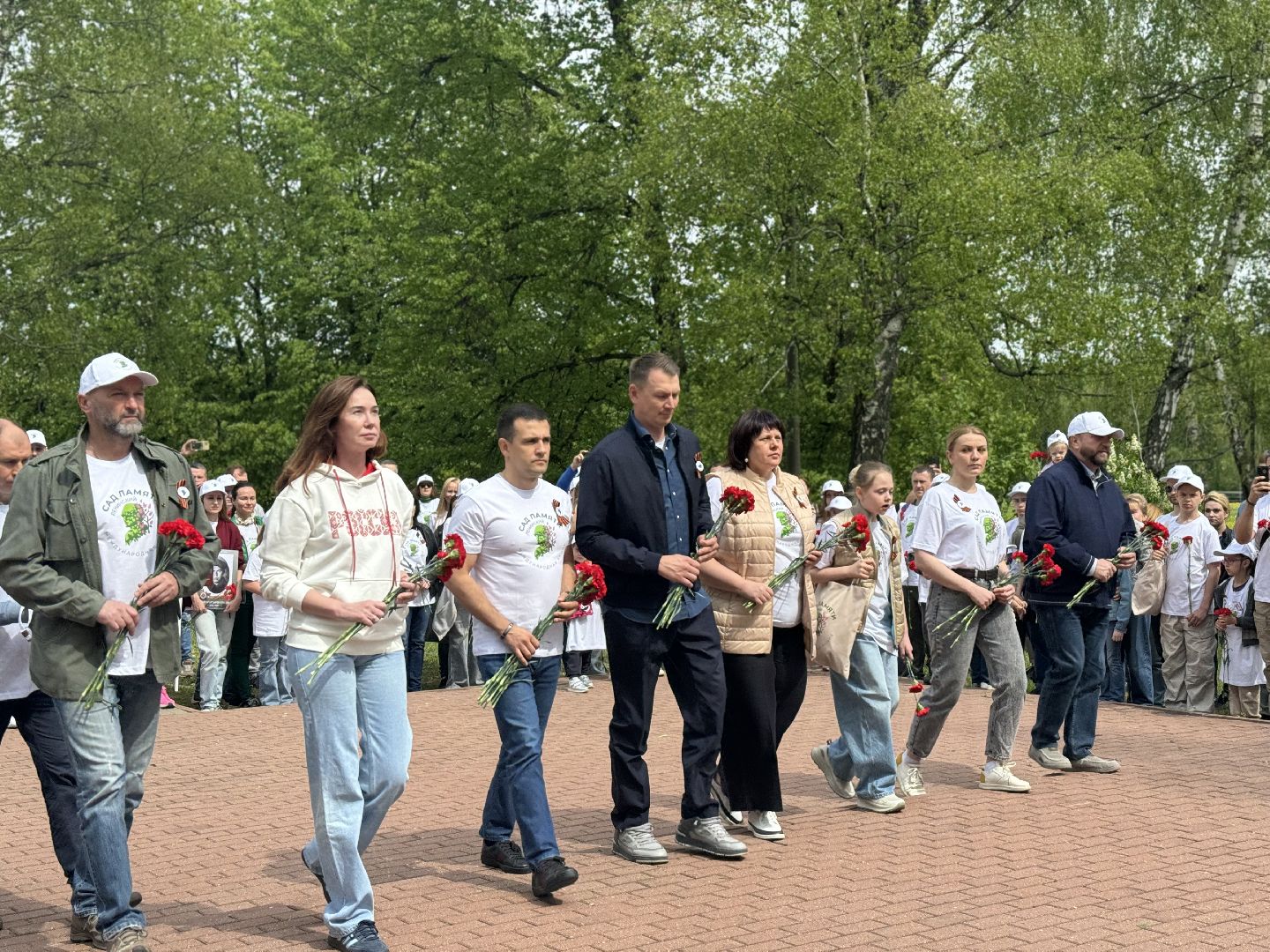 высадка деревьев, ленинский городской округ, сад памяти, возложение цветов,