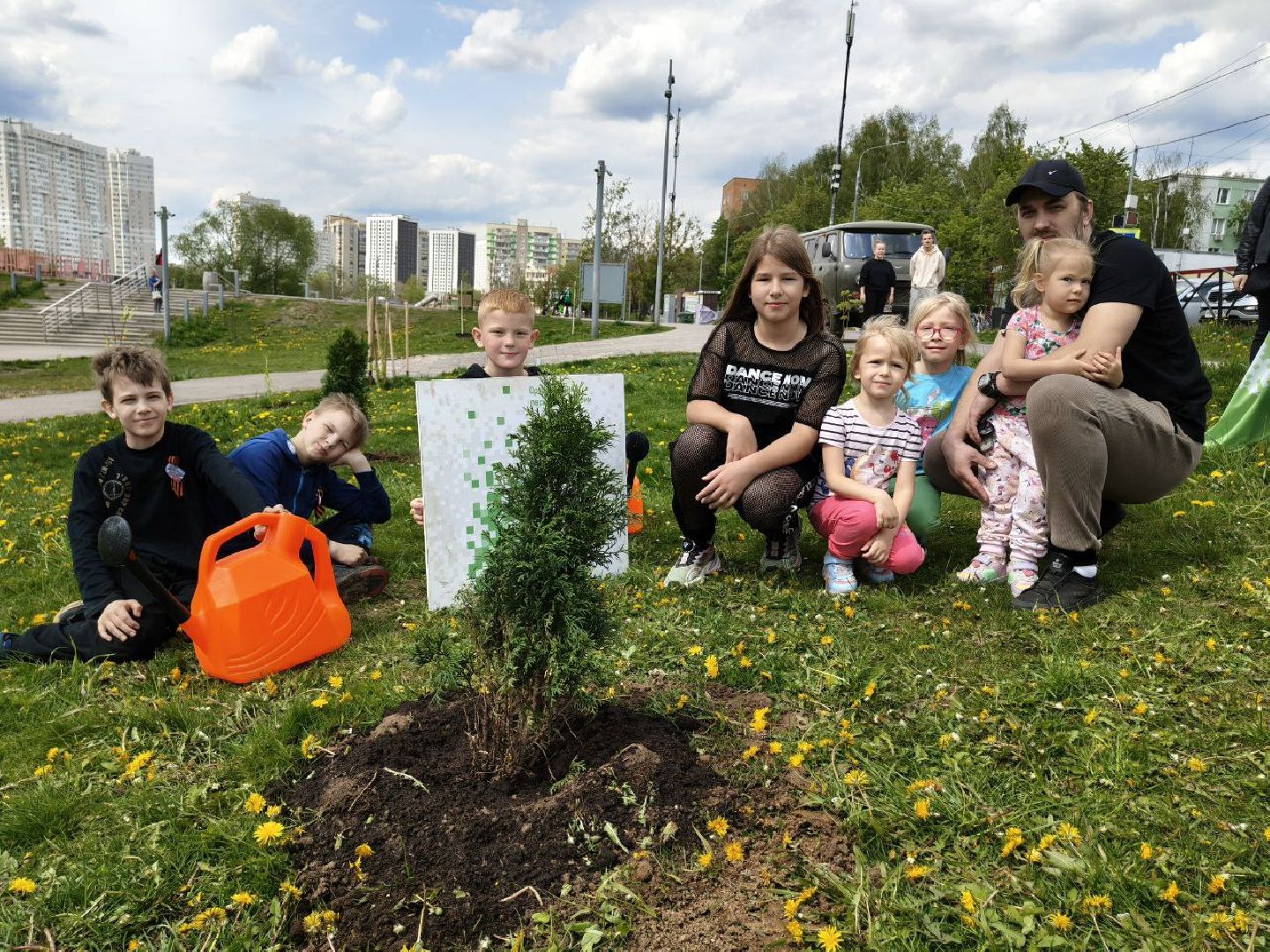 пушкино, сад победы, акция, великая отечественная война, саженцы, берег реки, жители, сотрудники,деревья, высадка деревьев,