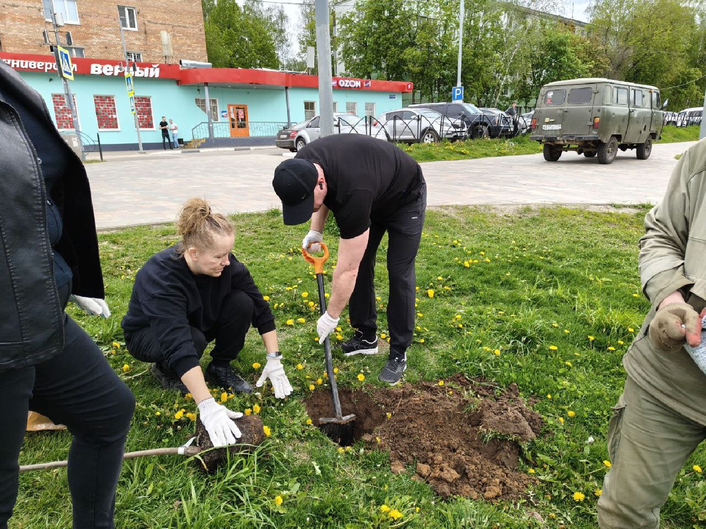 пушкино, сад победы, акция, великая отечественная война, саженцы, берег реки, жители, сотрудники,деревья, высадка деревьев,