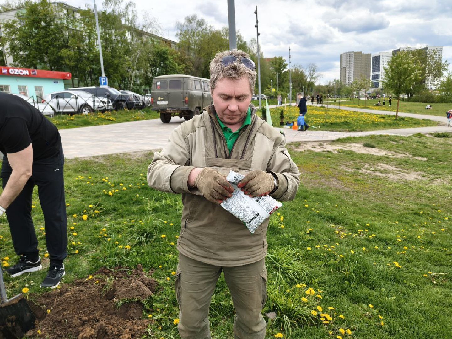 пушкино, сад победы, акция, великая отечественная война, саженцы, берег реки, жители, сотрудники,деревья, высадка деревьев,
