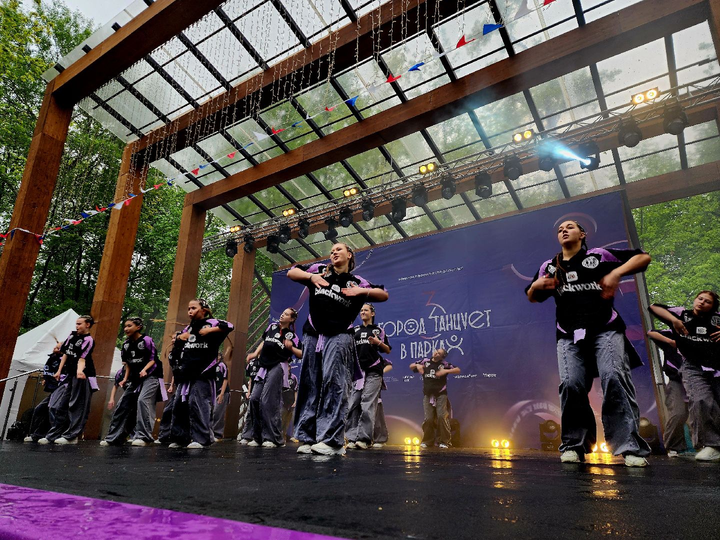 серпухов, подмосковье,  город танцет,