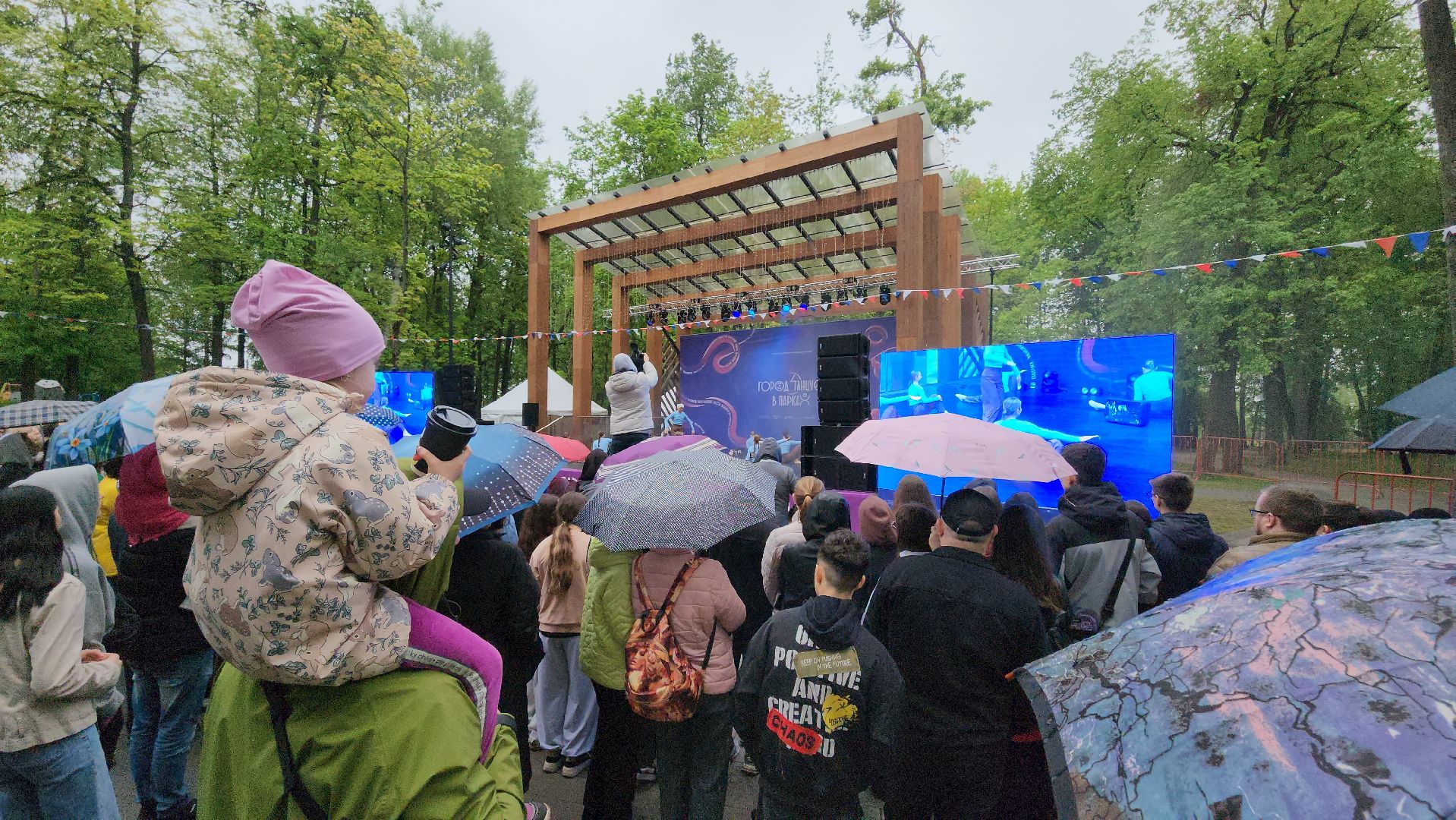 серпухов, подмосковье,  город танцет,