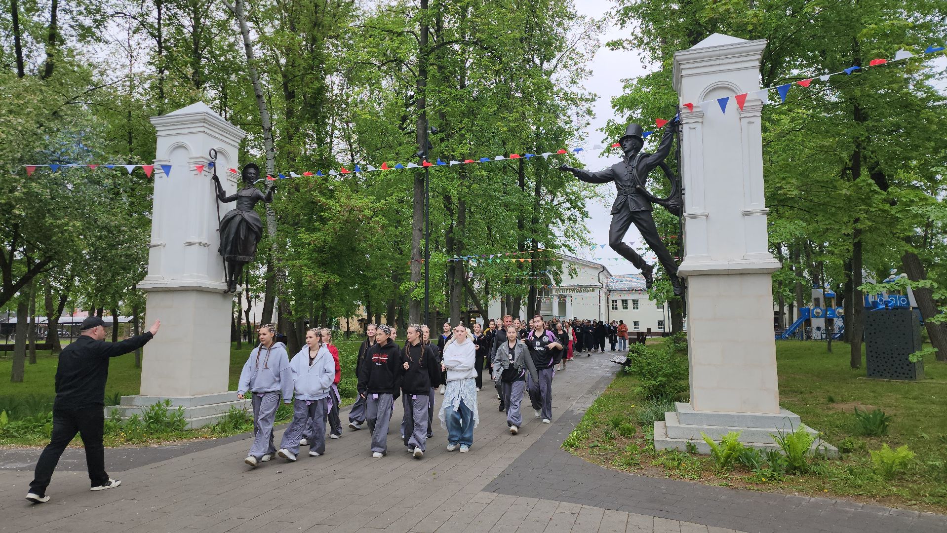 серпухов, подмосковье,  город танцет,