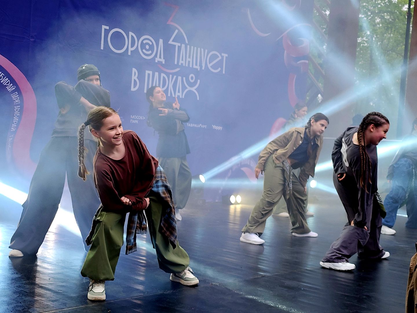 серпухов, подмосковье,  город танцет,