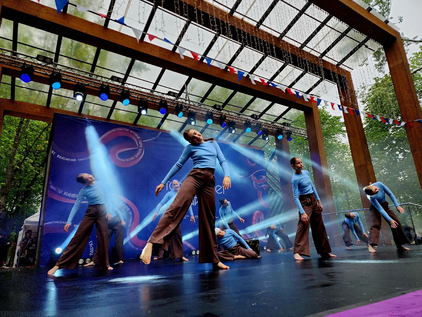 серпухов, подмосковье,  город танцет,