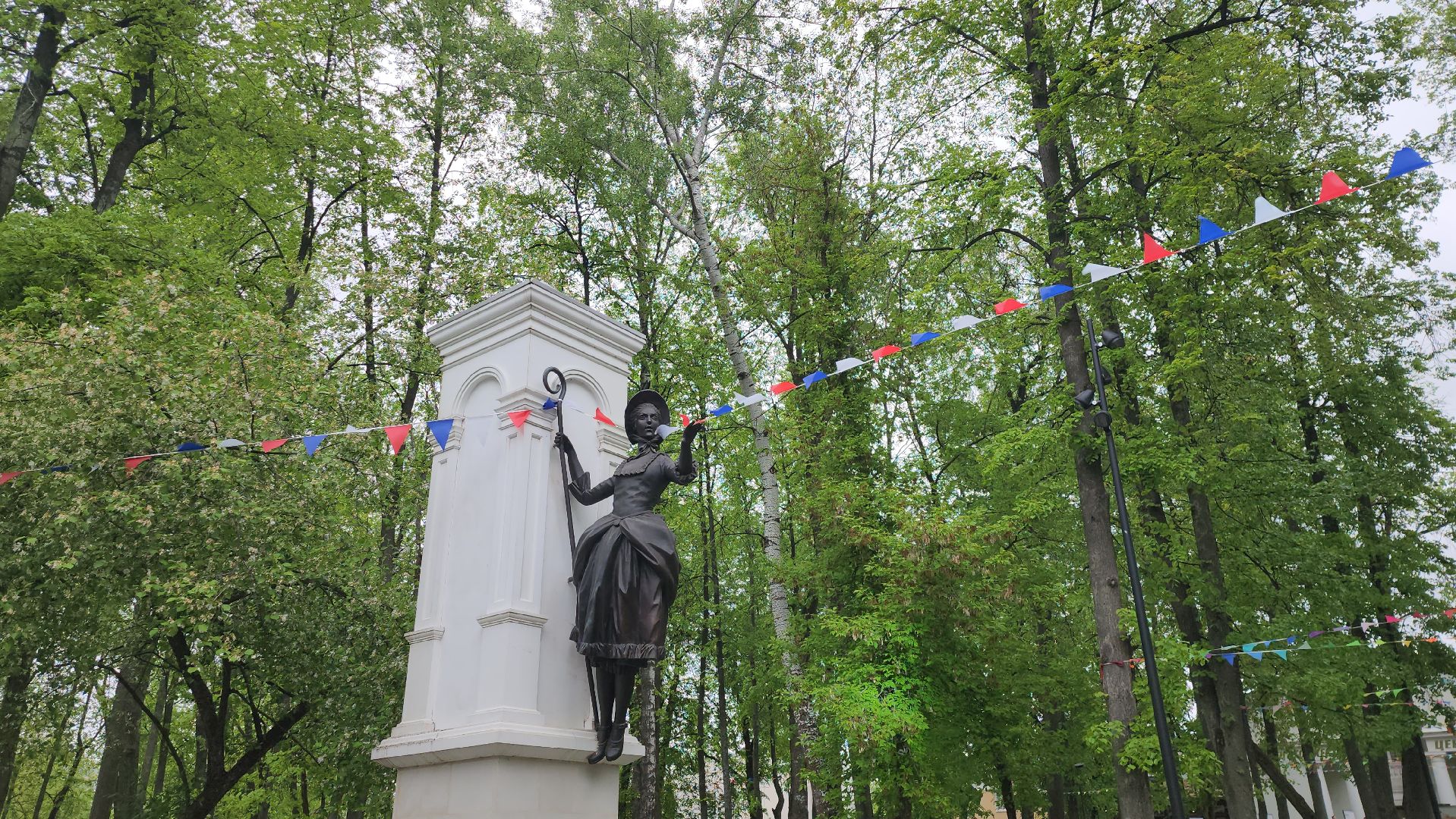 серпухов, подмосковье,  город танцет,