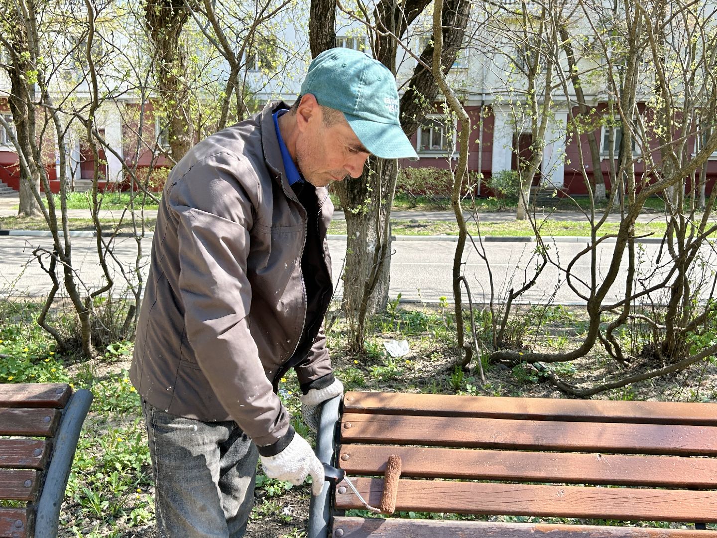 Благоустройство, лавочки, Фрязино, покраска