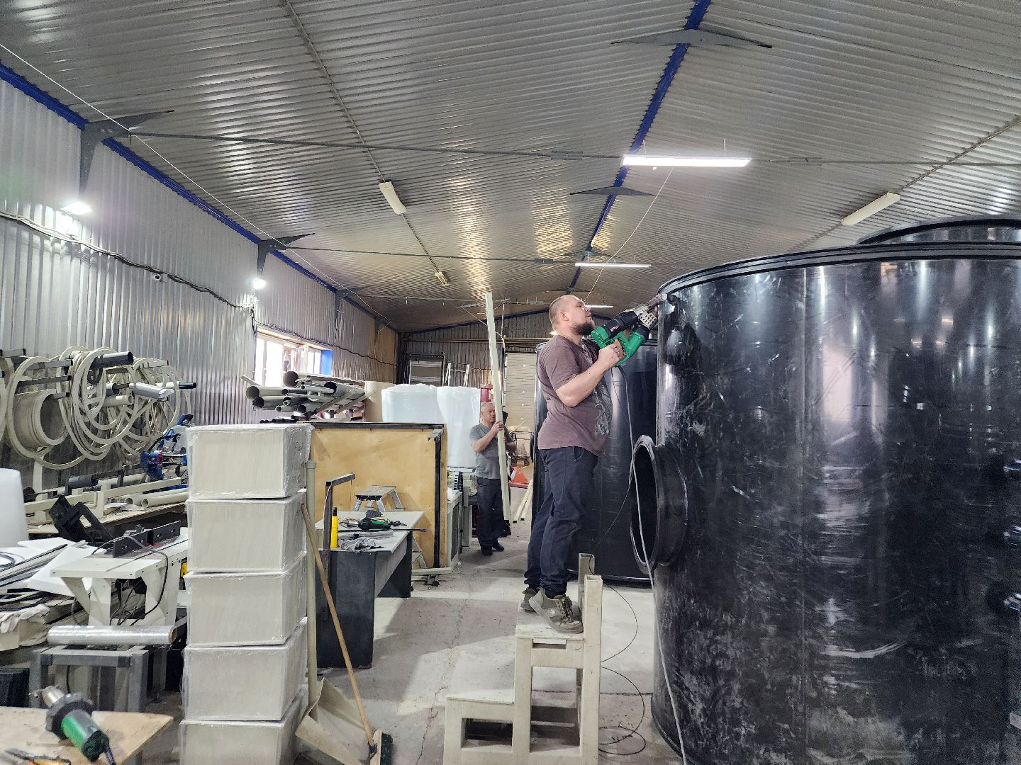 чехов, деревня сергеево, завод полимеризделия, программа импортозамещения, отечественное сырье, российские станки, емкости ванны фильтры, пластиковые изделия, промышленность,