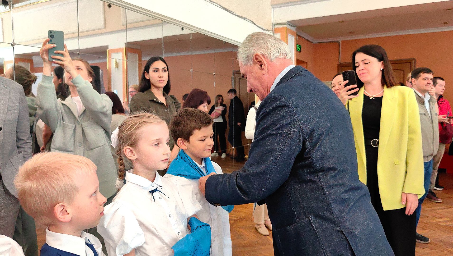 галстук, Юные гагаринцы, школьники, космонавт,  лётчик, небо,