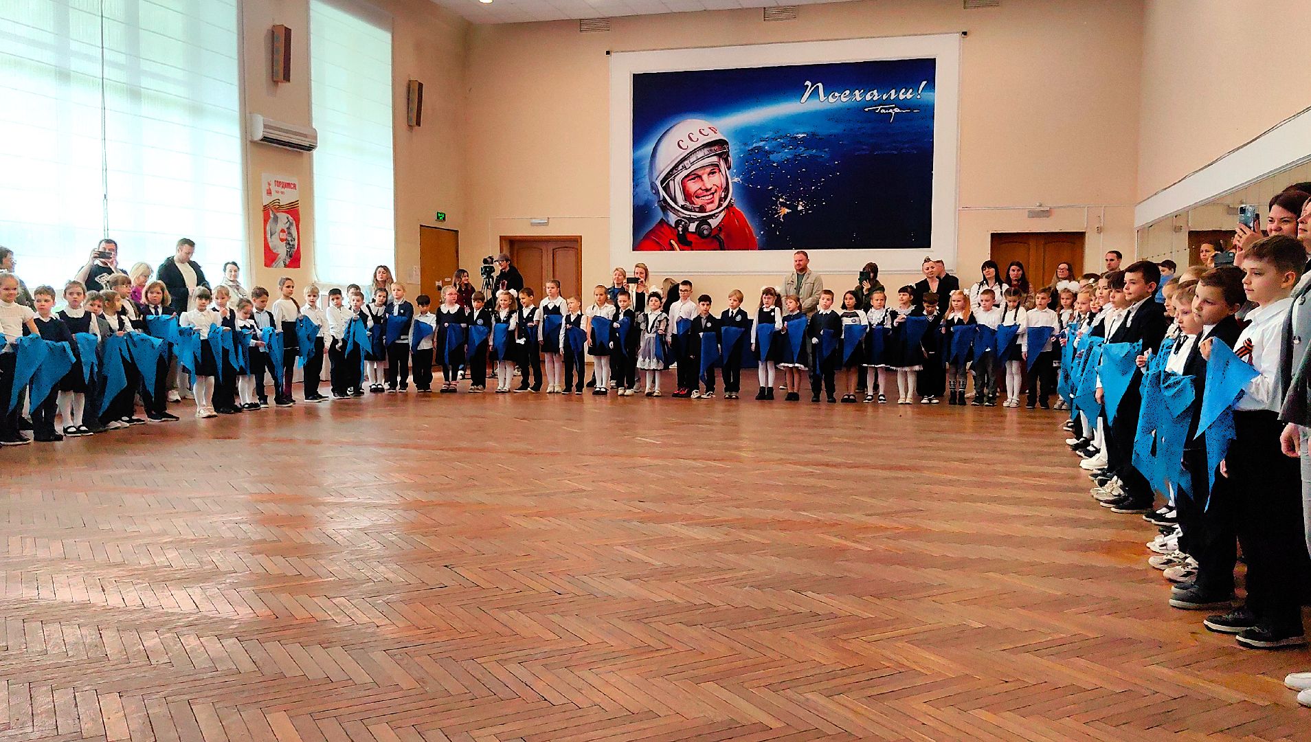 галстук, Юные гагаринцы, школьники, космонавт,  лётчик, небо,