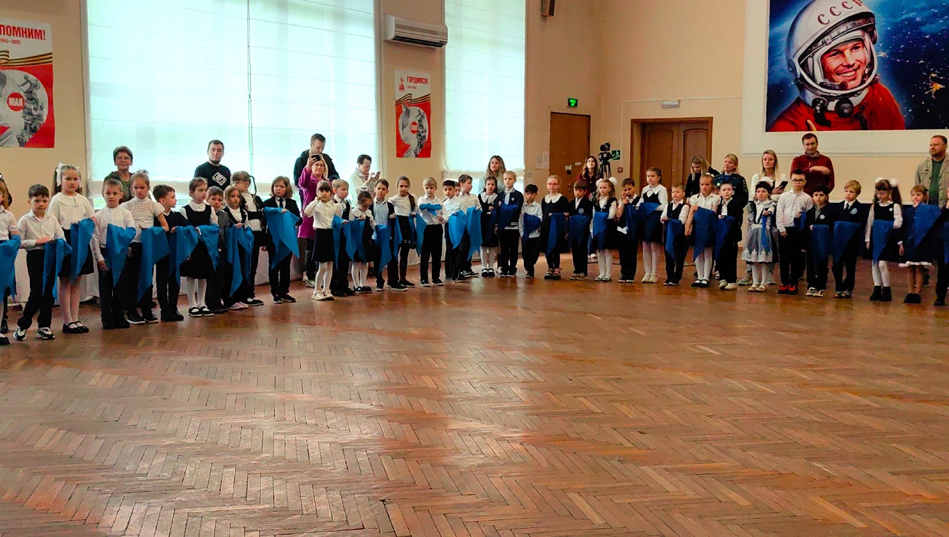 галстук, Юные гагаринцы, школьники, космонавт,  лётчик, небо,