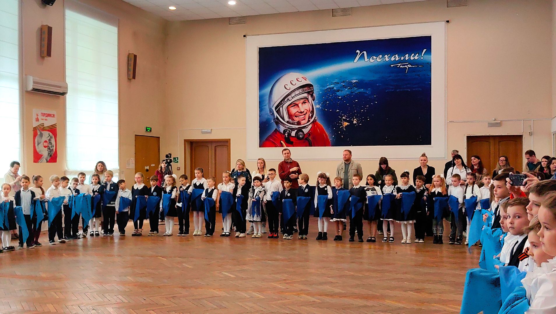 галстук, Юные гагаринцы, школьники, космонавт,  лётчик, небо,