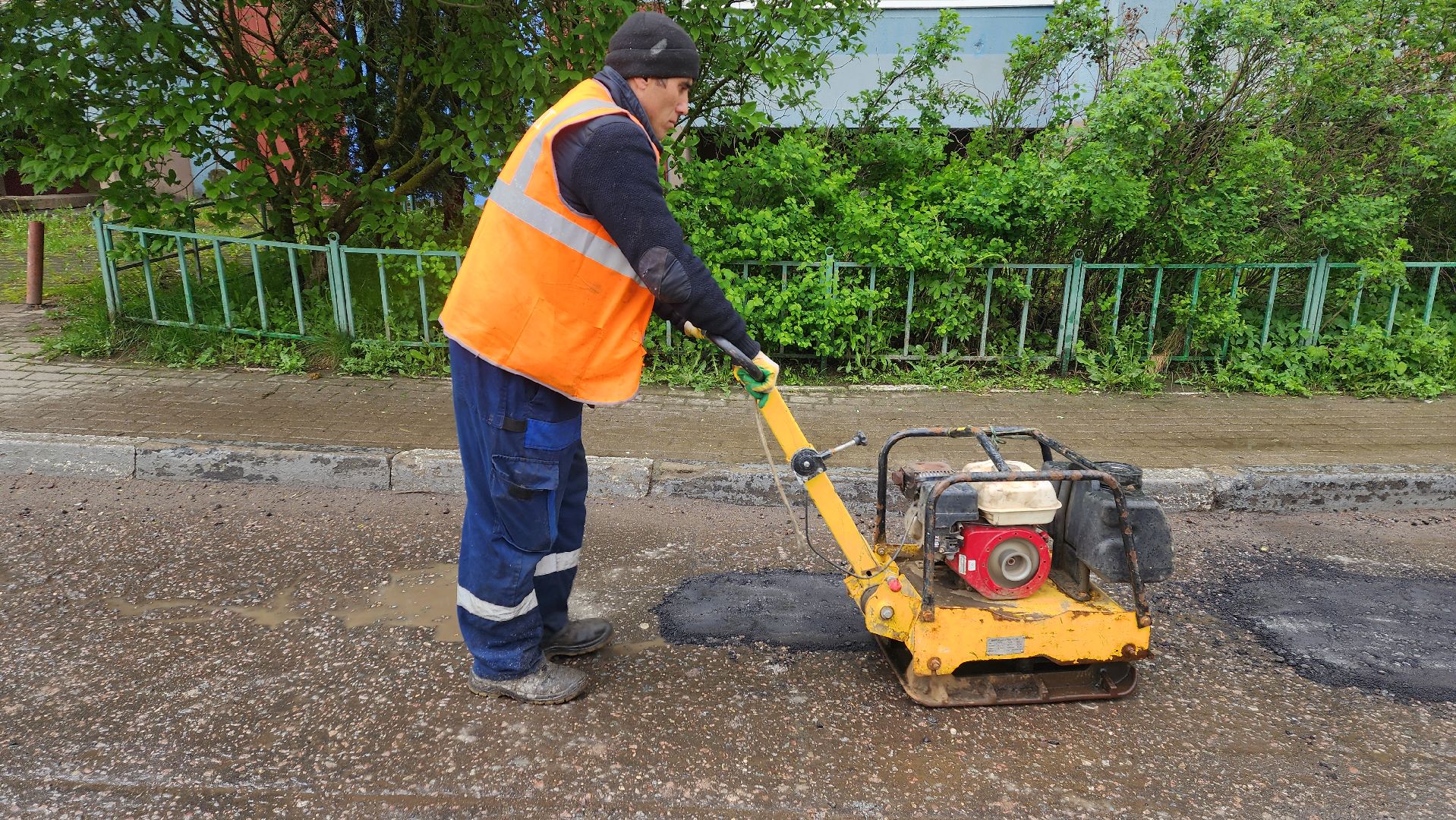 ивантеевка, коммунальная служба, ямочный ремонт, асфальтовое покрытие, спецтехника, ремонт дорог,