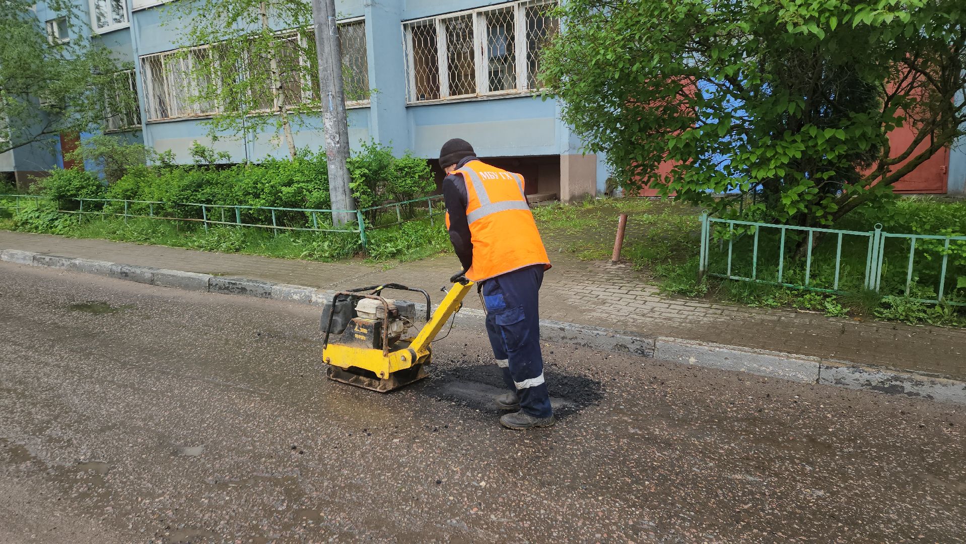 ивантеевка, коммунальная служба, ямочный ремонт, асфальтовое покрытие, спецтехника, ремонт дорог,