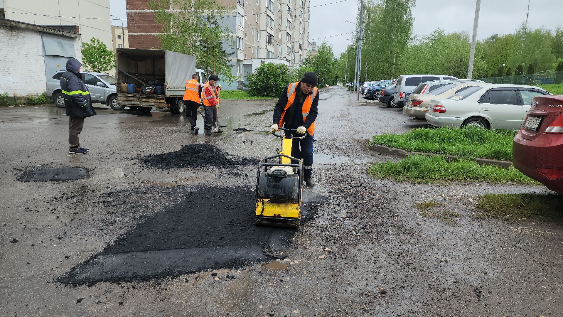 ивантеевка, коммунальная служба, ямочный ремонт, асфальтовое покрытие, спецтехника, ремонт дорог,