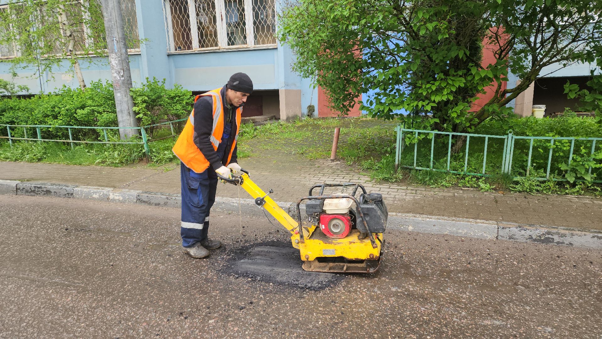 ивантеевка, коммунальная служба, ямочный ремонт, асфальтовое покрытие, спецтехника, ремонт дорог,