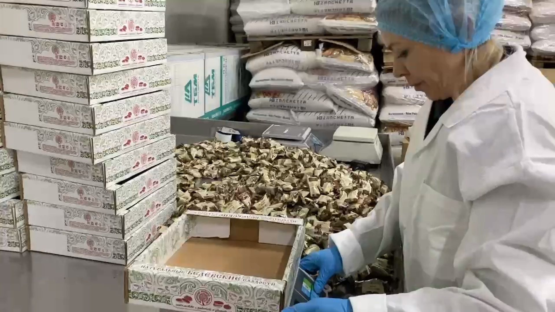 чехов, улица литейная, компания орбита, кондитерское производство, продукты здорового питания, орехи и сухофрукты, новая линейка продукции, финики с миндалем в глазури, вкус карамели, белый молочный темный шоколад,