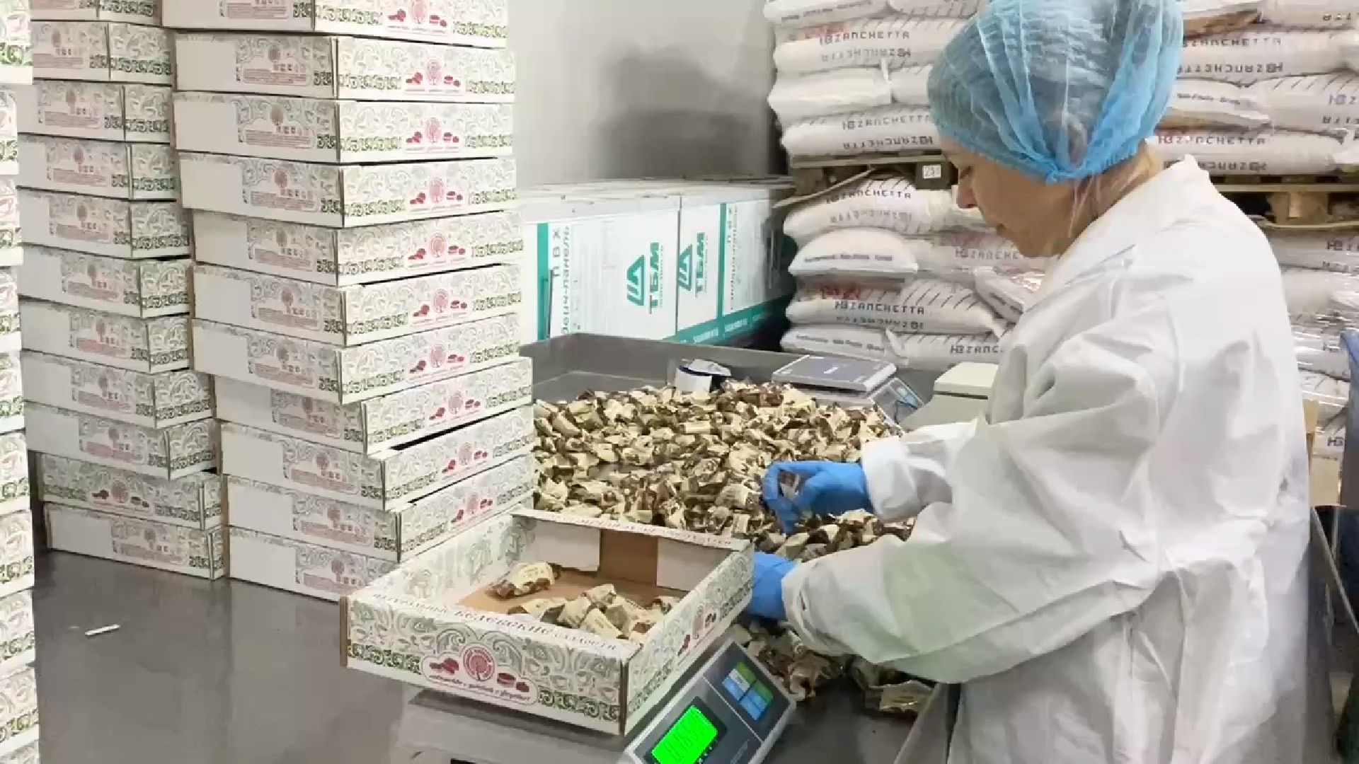 чехов, улица литейная, компания орбита, кондитерское производство, продукты здорового питания, орехи и сухофрукты, новая линейка продукции, финики с миндалем в глазури, вкус карамели, белый молочный темный шоколад,