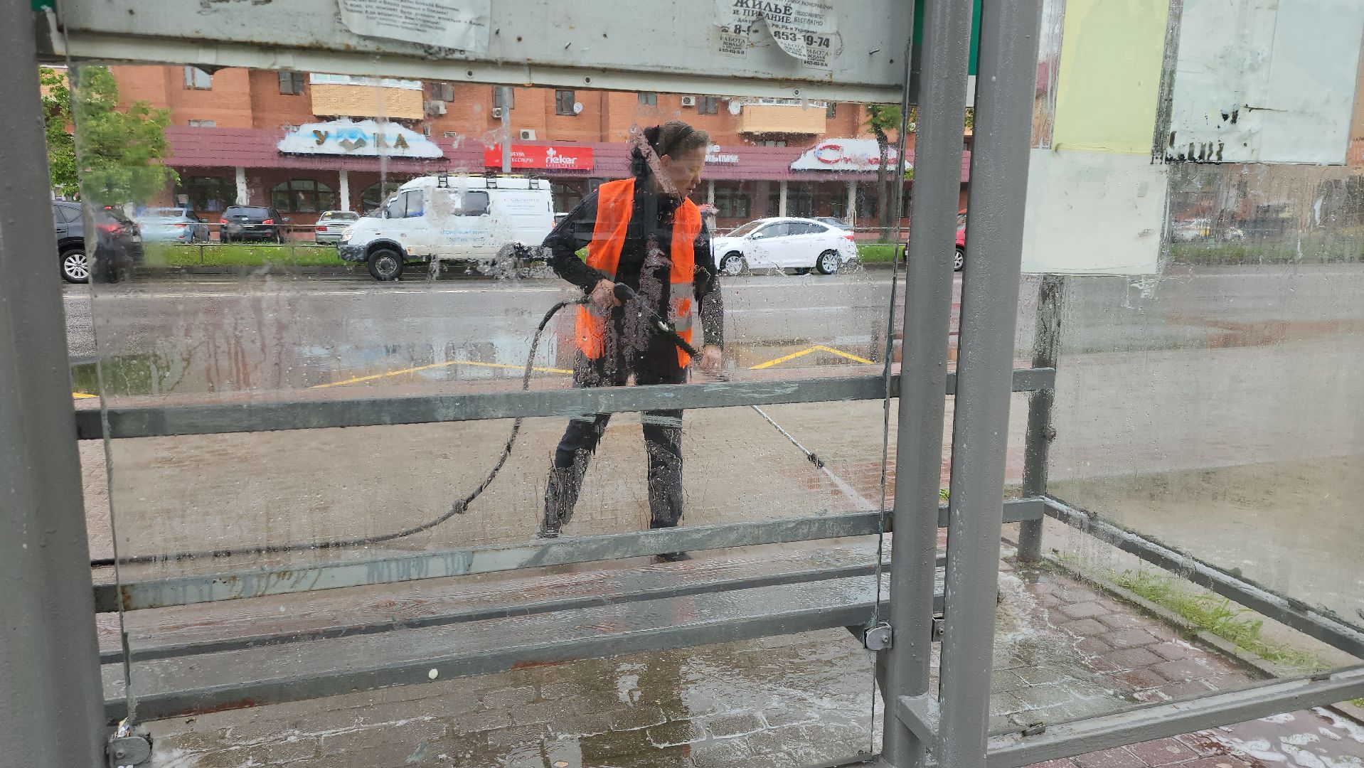 серпухов, подмосковье, моют остановки,