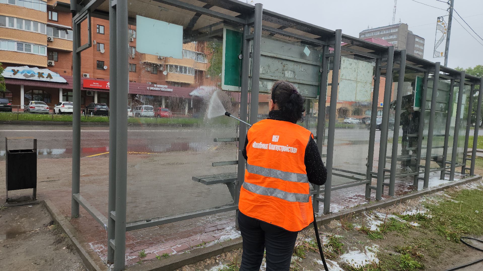 серпухов, подмосковье, моют остановки,