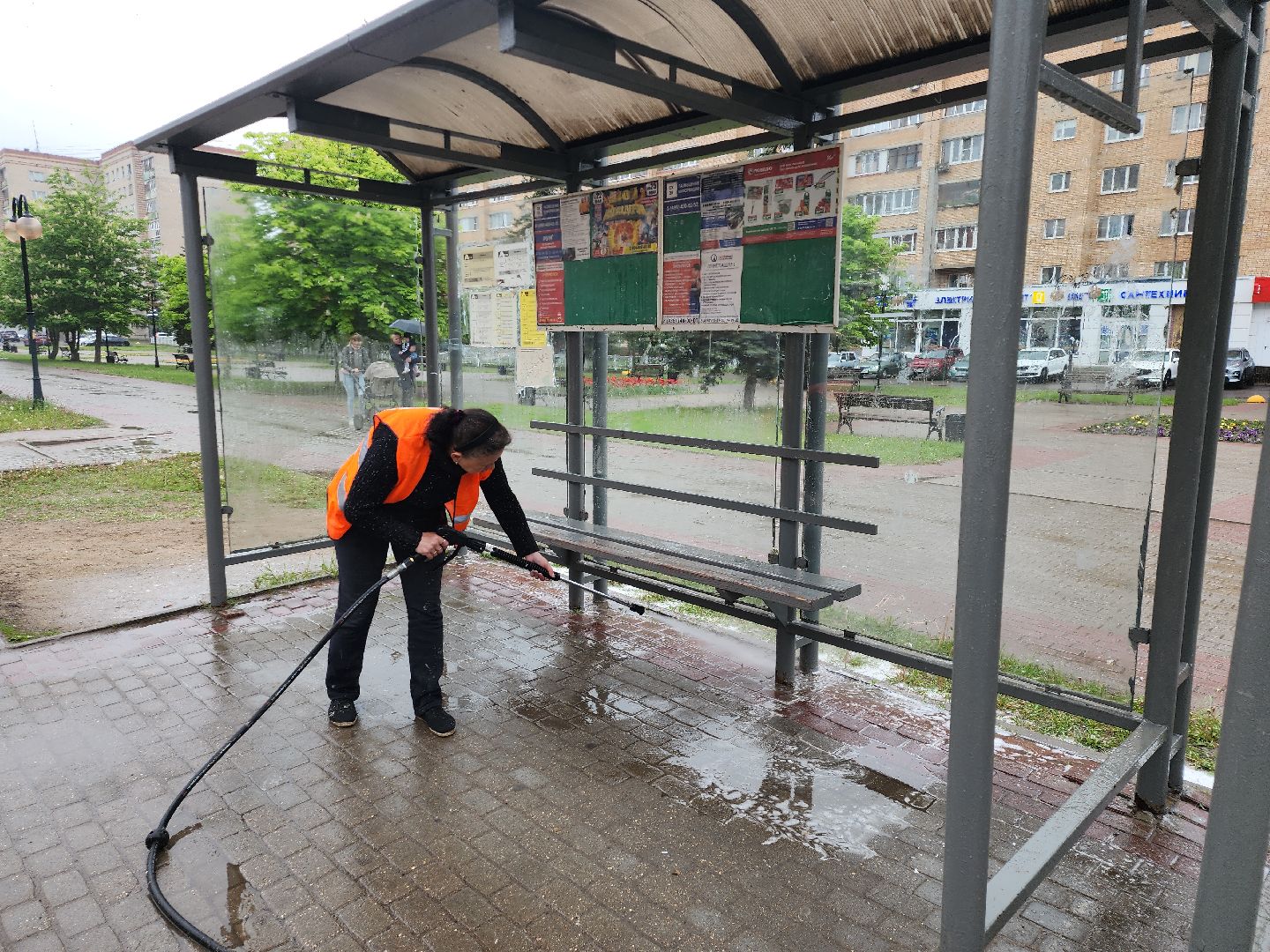 серпухов, подмосковье, моют остановки,