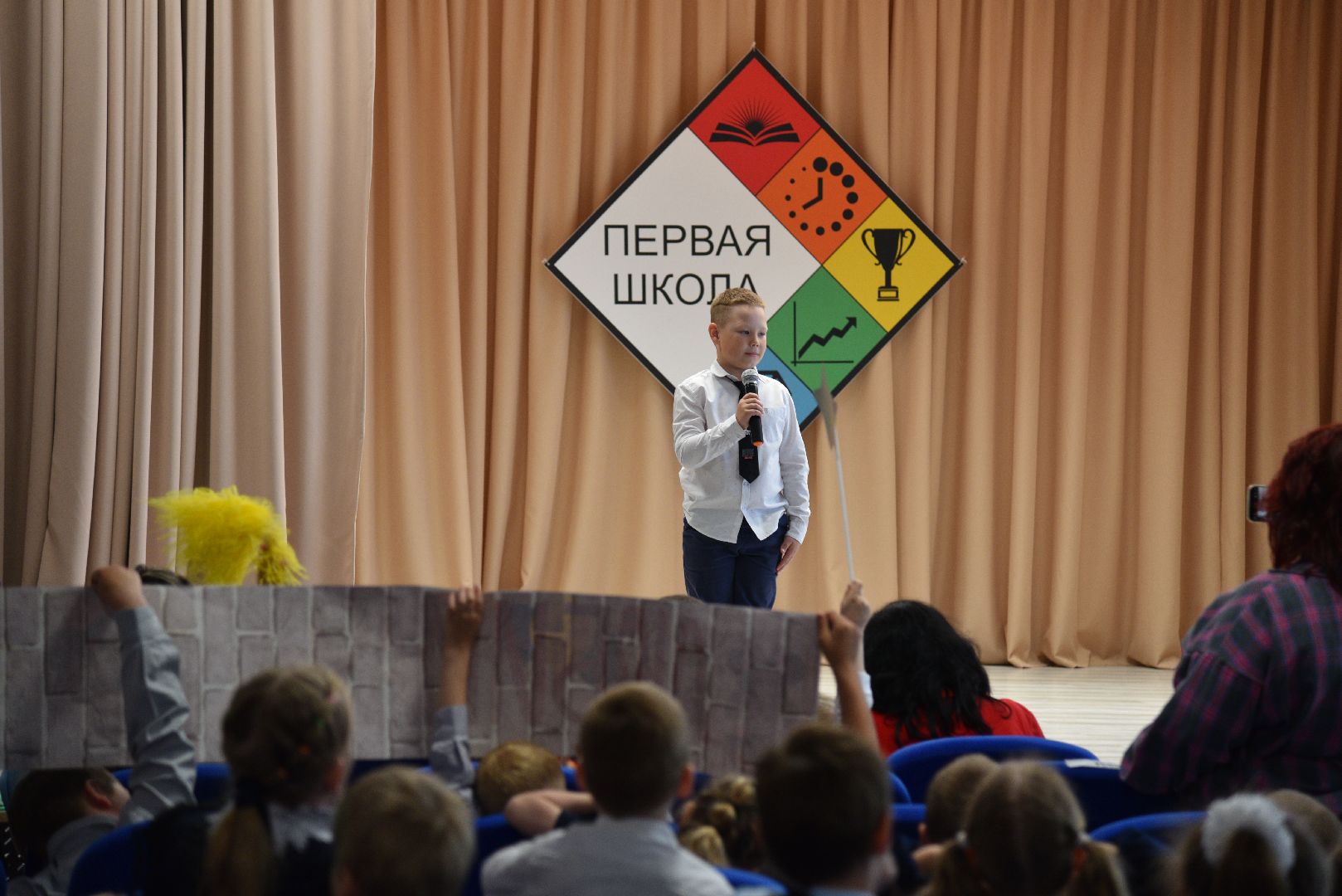 лотошино, лотошинская школа 1, дети, образование, первоклассники,