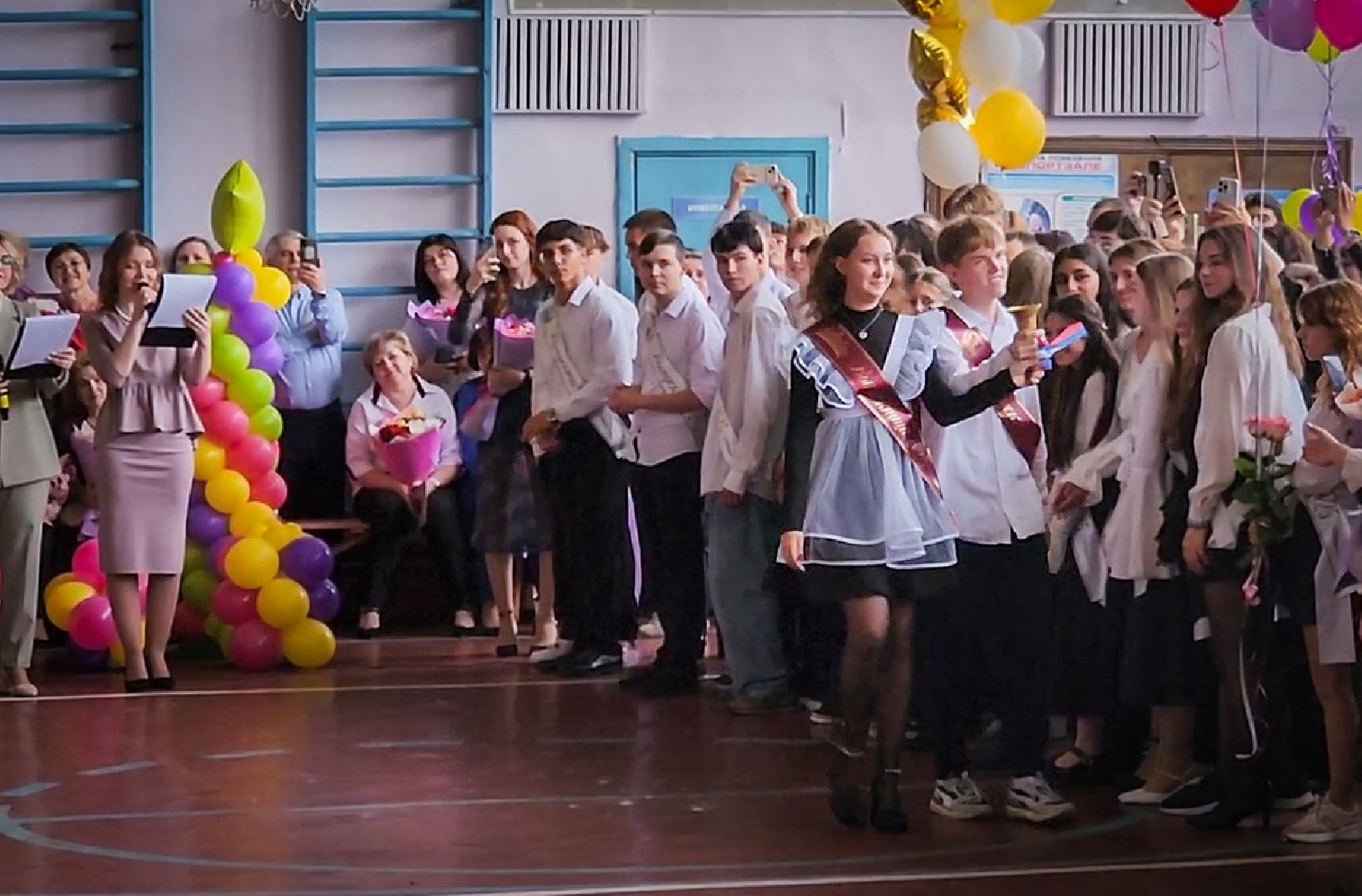 бронницы, последний звонок 9 класс, школа имени Тимофеева , бронницкие девятиклассники ,