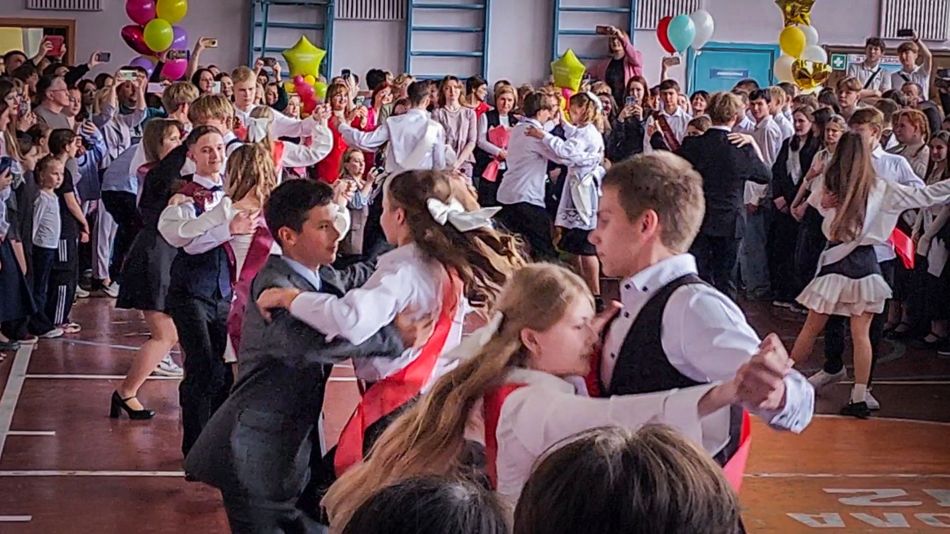 бронницы, последний звонок 9 класс, школа имени Тимофеева , бронницкие девятиклассники ,