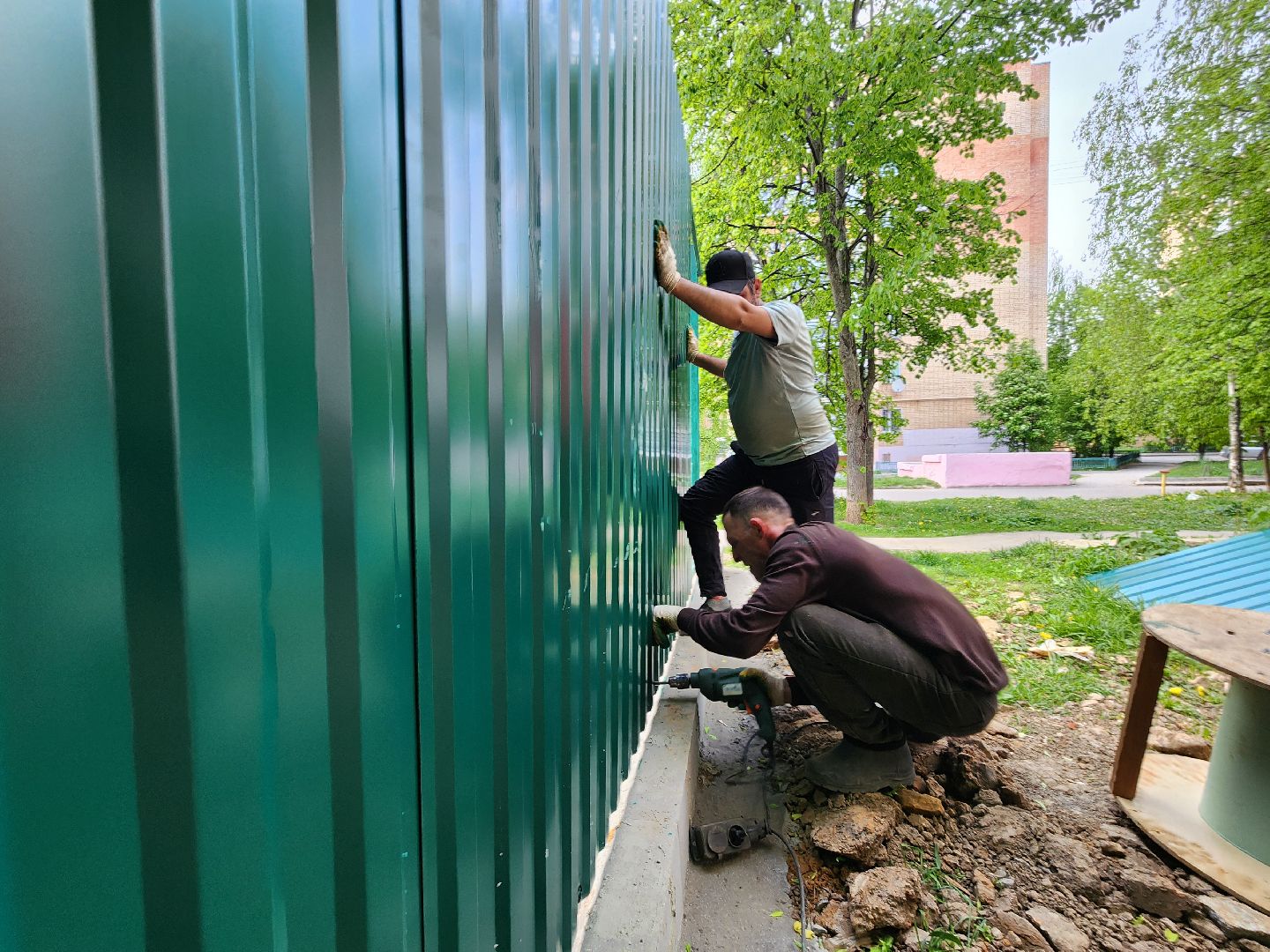 чехов, улица чехова, контейнерная площадка, капитальный ремонт, модернизация, реконструкция, новое ограждение, крыша, твердое покрытие, дополнительные баки, бункер для КГО,