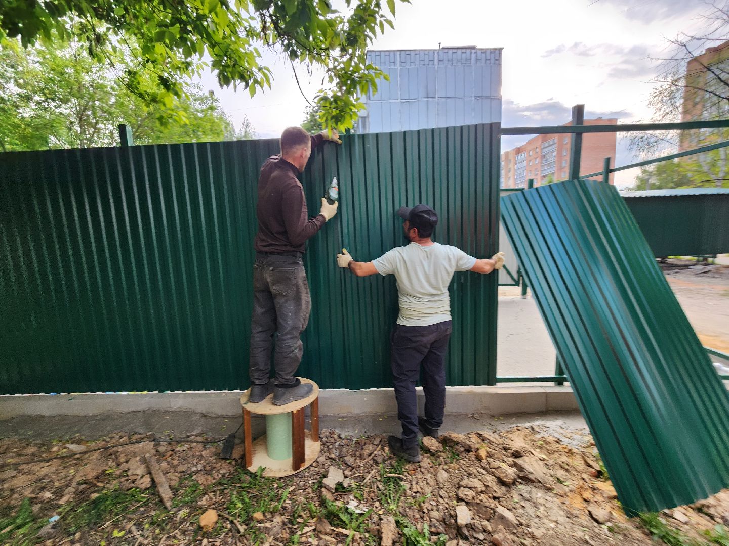 чехов, улица чехова, контейнерная площадка, капитальный ремонт, модернизация, реконструкция, новое ограждение, крыша, твердое покрытие, дополнительные баки, бункер для КГО,