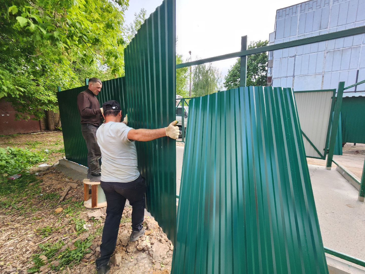 чехов, улица чехова, контейнерная площадка, капитальный ремонт, модернизация, реконструкция, новое ограждение, крыша, твердое покрытие, дополнительные баки, бункер для КГО,