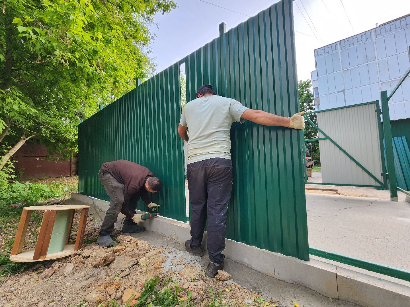 чехов, улица чехова, контейнерная площадка, капитальный ремонт, модернизация, реконструкция, новое ограждение, крыша, твердое покрытие, дополнительные баки, бункер для КГО,